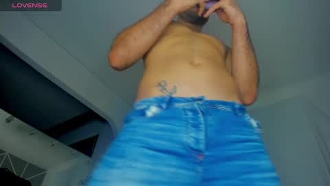 dereckhardd online show from April 30, 12:50 am