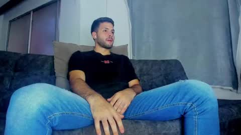 dereckhardd online show from May 5, 11:16 pm