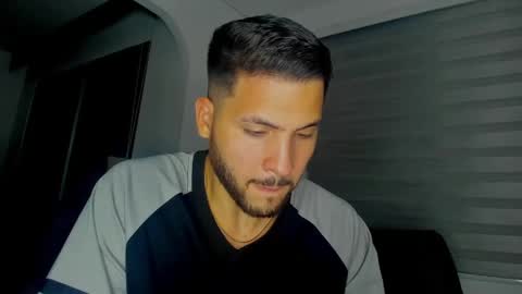 dereckhardd online show from May 14, 2:09 am