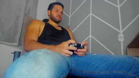 dereckhardd online show from July 5, 9:49 am