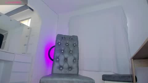 dereckhardd online show from April 28, 2:22 pm