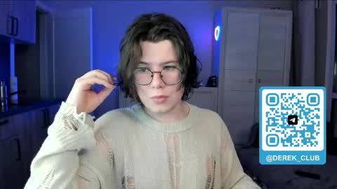 Derek online show from May 2, 9:28 pm