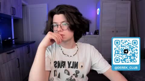 Derek online show from May 6, 8:31 pm