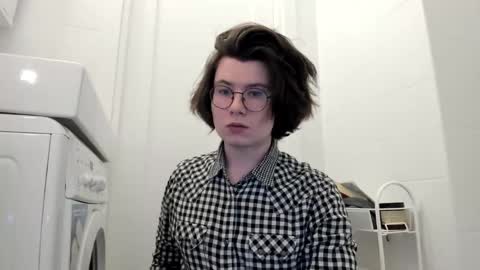 Derek online show from May 16, 11:08 am