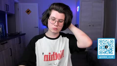 Derek online show from May 12, 10:29 pm