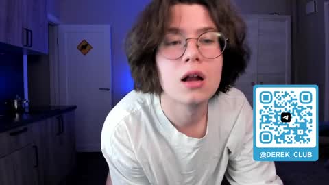 Derek online show from May 10, 12:23 am