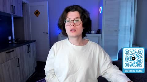 Derek online show from May 11, 9:11 am