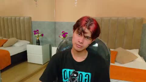 derek_sinn online show from June 16, 8:33 pm