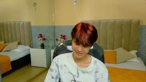 derek_sinn online show from June 12, 8:39 pm