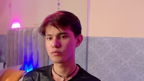 derek_sinn online show from April 30, 9:08 pm