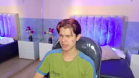 derek_sinn online show from June 15, 8:01 pm