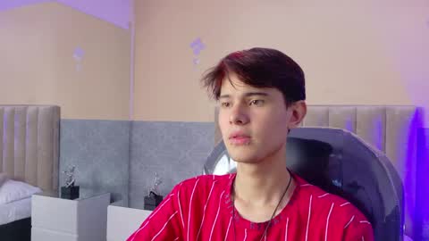derek_sinn online show from April 29, 8:37 pm