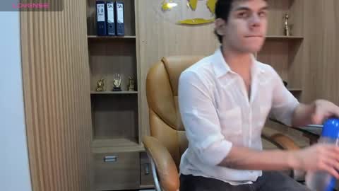 derek_voss online show from June 1, 12:05 pm