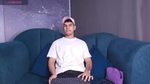 derek_voss online show from June 10, 12:18 pm