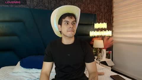 derek_voss online show from June 3, 12:40 pm