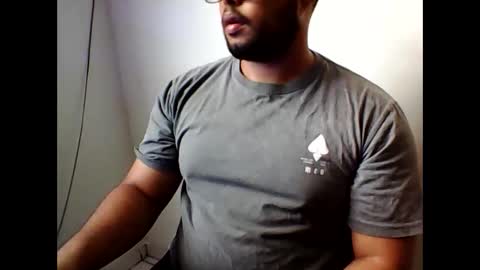 derick_0013 online show from May 19, 4:02 pm