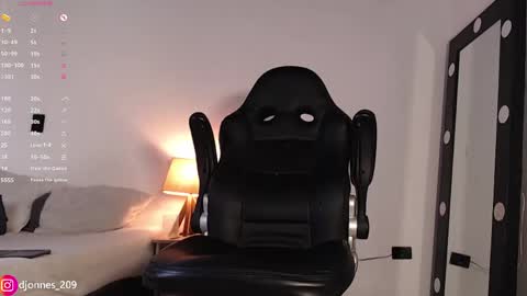 DilanJonnes online show from May 3, 4:42 pm