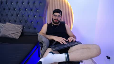 domboy  online show from May 4, 9:49 pm