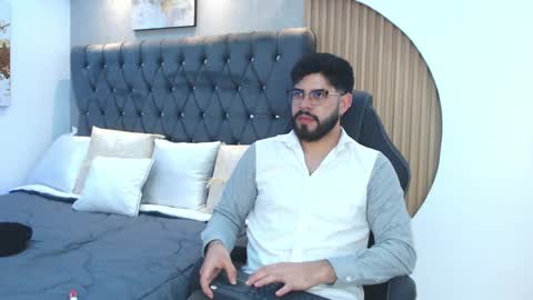 domboy  online show from May 12, 9:56 pm