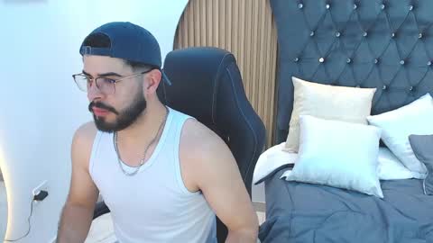 domboy  online show from May 14, 10:08 pm