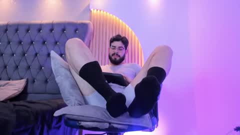 domboy  online show from May 5, 9:59 pm