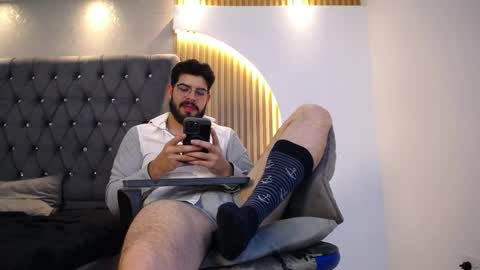 domboy  online show from May 3, 9:28 pm