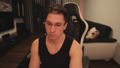 Dorian Reyes online show from February 8, 1:44 am