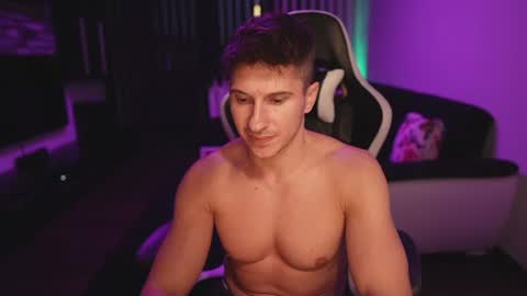 Dorian Reyes online show from July 24, 2:31 am
