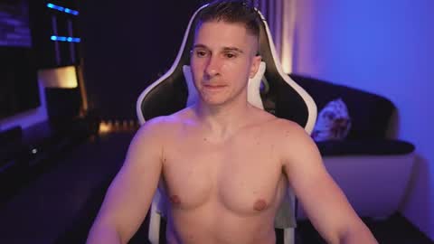 Dorian Reyes online show from June 20, 11:43 pm