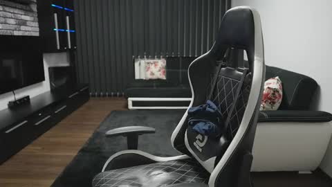 Dorian Reyes online show from May 2, 1:41 am