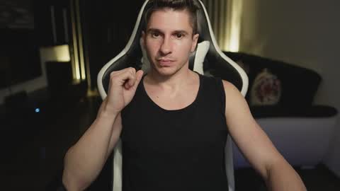 Dorian Reyes online show from May 8, 12:55 am