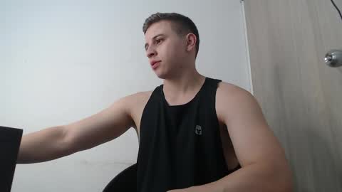 draco_boy2000 online show from May 7, 11:16 pm