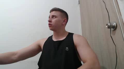 draco_boy2000 online show from April 30, 1:34 am