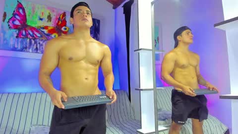 dwayne_esteven10 online show from May 19, 10:27 pm