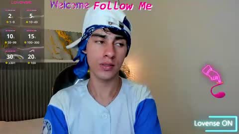 dyla_n18_ online show from August 1, 10:53 pm