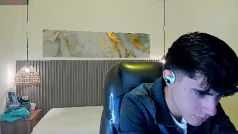 dyla_n18_ online show from July 28, 9:03 pm