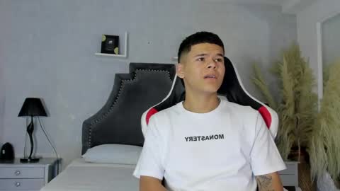 dylanroyce_ online show from June 5, 1:50 pm