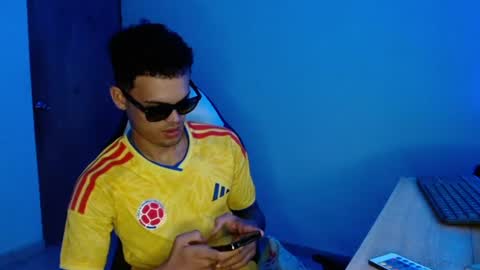 easy_money7777 online show from July 7, 11:41 pm