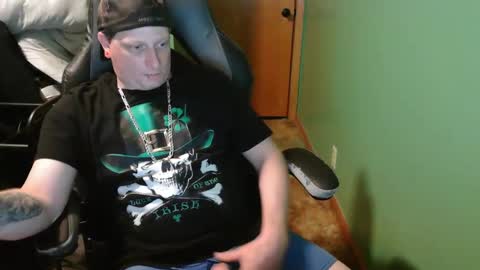 edwardaims_2please online show from May 18, 4:07 am
