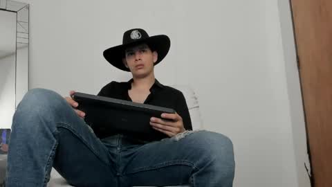 elijah_stoone online show from April 29, 5:30 pm