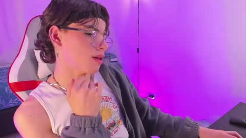 Eliot online show from April 25, 6:49 pm