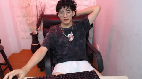 elliot_03 online show from June 5, 1:50 pm