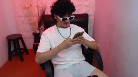 elliot_03 online show from June 10, 5:35 pm