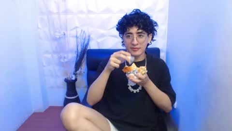 elliot_03 online show from June 13, 12:03 pm