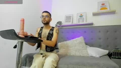 ELLIOT  online show from June 23, 5:05 pm