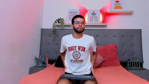 ELLIOT  online show from July 30, 3:33 pm