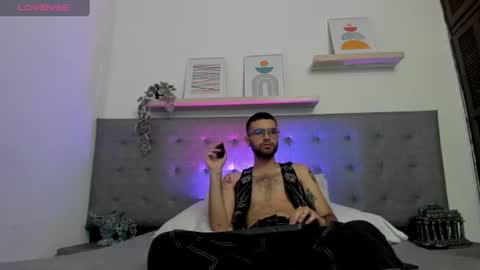 ELLIOT  online show from June 25, 3:39 pm