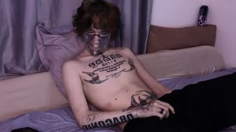 em0_h0rny online show from July 3, 12:28 am
