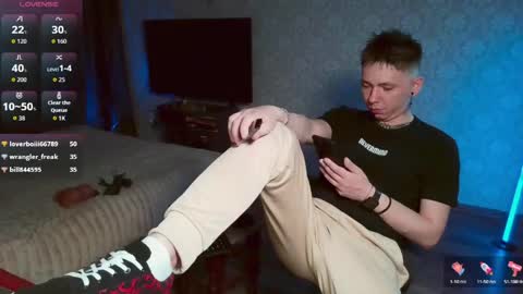 emveeboy96 online show from May 16, 9:35 pm