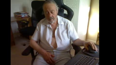 erasmus_d online show from May 9, 5:14 pm